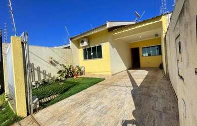 Imagem: A casa possui 2 Dormitórios, 2 Banheiros, 2 Vagas na garagem