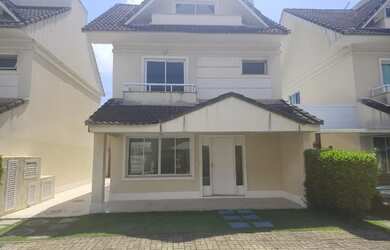 Imagem: A casa em condomínio possui 4 Dormitórios, 4 Banheiros, 2