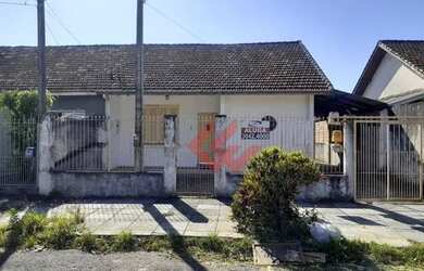 Imagem: A casa possui 3 Dormitórios, 2 Banheiros, 3 Vagas na garagem