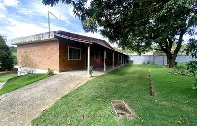 Imagem: A casa possui 3 Dormitórios, 2 Banheiros, 1 Vaga na garagem
