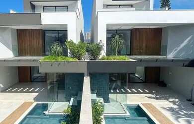 Imagem: A casa em condomínio possui 3 Dormitórios, 5 Banheiros e 453m²