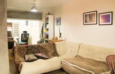 Imagem: A casa possui 3 Dormitórios, 2 Banheiros, 2 Vagas na garagem