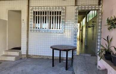 Imagem: A casa possui 1 Dormitório, 1 Banheiro, 1 Vaga na garagem