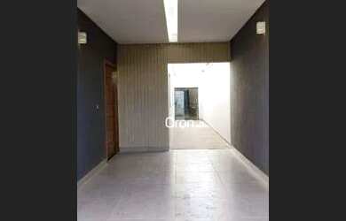 Imagem: A casa possui 3 Dormitórios, 2 Banheiros, 1 Vaga na garagem