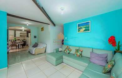 Imagem: A casa possui 4 Dormitórios, 2 Banheiros, 1 Vaga na garagem