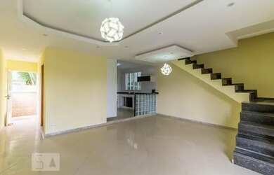 Imagem: A casa possui 3 Dormitórios, 2 Banheiros, 120m² de Área e