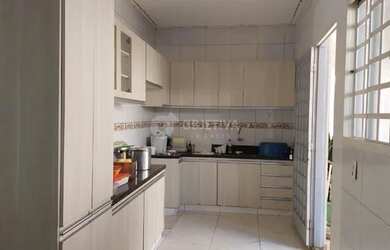 Imagem: A casa possui 2 Dormitórios, 2 Banheiros, 5 Vagas na garagem