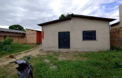 Imagem: A casa possui 2 Dormitórios, 2 Banheiros, 5 Vagas na garagem