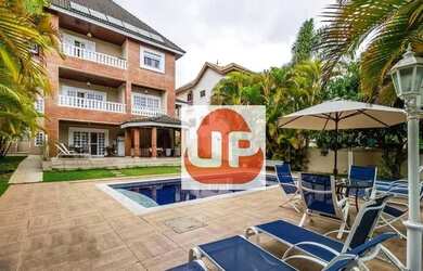 Imagem: A casa em condomínio possui 4 Dormitórios, 5 Banheiros, 5