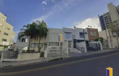 Imagem: A casa possui 2 Dormitórios, 2 Banheiros, 1 Vaga na garagem