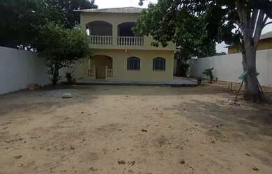 Imagem: A casa possui 4 Dormitórios, 3 Banheiros, 5 Vagas na garagem