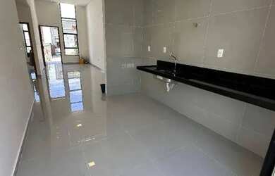 Imagem: A casa em condomínio possui 3 Dormitórios, 2 Banheiros, 4