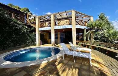 Imagem: A casa possui 5 Dormitórios, 5 Banheiros, 350m² de Área