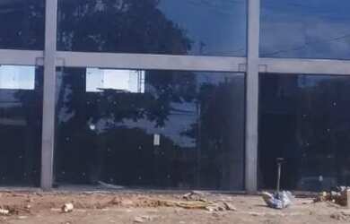 Imagem 1: Linda loja nova com mezanino frete envidraçada estacionamento em frente