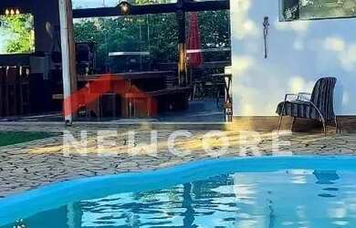 Imagem: A casa em condomínio possui 4 Dormitórios, 4 Banheiros, 5