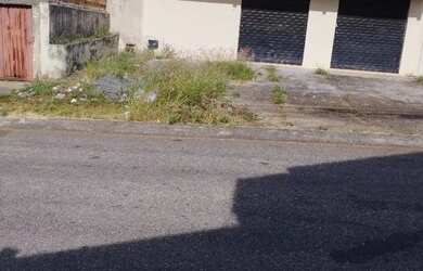 Imagem: A casa possui 2 Dormitórios, 3 Banheiros, 4 Vagas na garagem