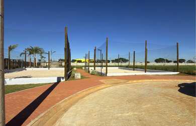 Imagem: O terreno possui 275m² de Área, Imóvel novo e está localizado