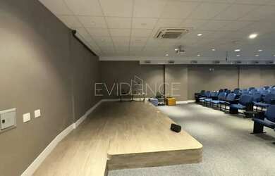 Imagem: O depósito possui 5 Vagas na garagem, 2.021m² de Área e