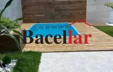 Imagem: A casa possui 3 Dormitórios, 5 Banheiros, 4 Vagas na garagem