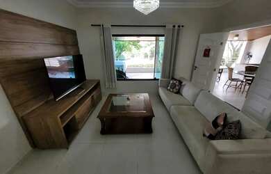 Imagem: A casa em condomínio para alugar possui 3 Dormitórios, 5 Banheiros