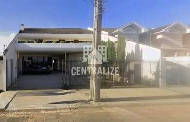 Imagem: A casa possui 3 Dormitórios, 4 Banheiros, 3 Vagas na garagem