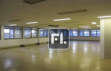 Imagem: O depósito possui 5 Vagas na garagem e 517m² de Área e está