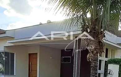 Imagem: A casa em condomínio possui 3 Dormitórios, 2 Banheiros, 4