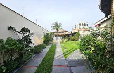 Imagem: A casa possui 5 Dormitórios, 5 Banheiros, 5 Vagas na garagem