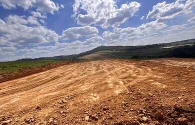 Imagem: O terreno possui 600m² de Área e está localizado em Portão