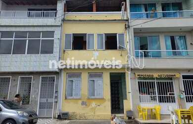 Imagem: A casa à venda possui 5 Dormitórios, 3 Banheiros e 299m²