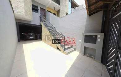 Imagem: A casa possui 3 Dormitórios, 3 Banheiros, 3 Vagas na garagem