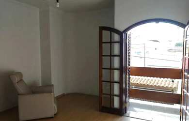 Imagem: A casa possui 3 Dormitórios, 4 Banheiros, 3 Vagas na garagem