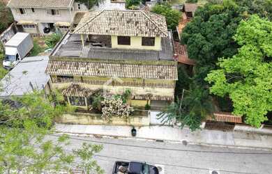 Imagem: A casa possui 5 Dormitórios, 5 Banheiros, 3 Vagas na garagem