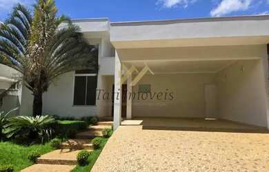 Imagem: A casa em condomínio possui 3 Dormitórios, 2 Banheiros, 2