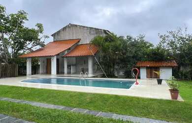 Imagem: A casa possui 4 Dormitórios, 5 Banheiros, 5 Vagas na garagem