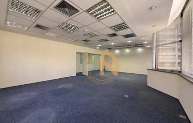 Imagem: O depósito possui 4 Vagas na garagem e 188m² de Área e está