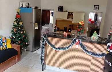 Imagem: A casa possui 1 Dormitório, 1 Banheiro, 1 Vaga na garagem