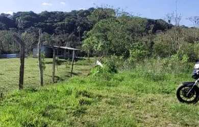 Imagem: O terreno possui 600m² de Área e está localizado em Embu-Guacu