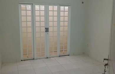 Imagem: A casa possui 1 Dormitório, 1 Banheiro e está localizado