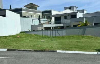 Imagem: O terreno à venda possui 300m² de Área e está localizado