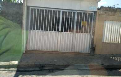 Imagem: A casa possui 2 Dormitórios, 1 Vaga na garagem e está localizado