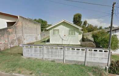 Imagem: A casa possui 2 Dormitórios, 1 Banheiro, 3 Vagas na garagem