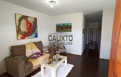 Imagem: A casa possui 3 Dormitórios, 1 Banheiro, 2 Vagas na garagem