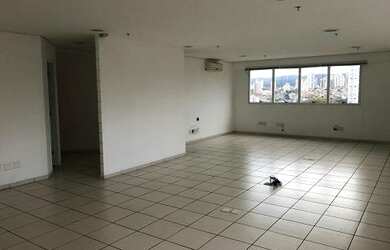 Imagem: O depósito possui 2 Vagas na garagem, 84m² de Área e está