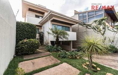 Imagem: A casa possui 3 Dormitórios, 4 Banheiros, 4 Vagas na garagem