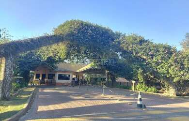 Imagem: A casa em condomínio possui 4 Dormitórios, 3 Banheiros, 5