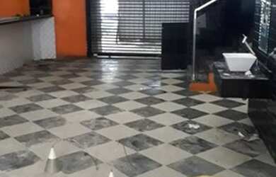 Imagem: O depósito possui 350m² de Área e está localizado em Água