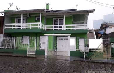 Imagem: A casa possui 5 Dormitórios, 4 Banheiros, 4 Vagas na garagem