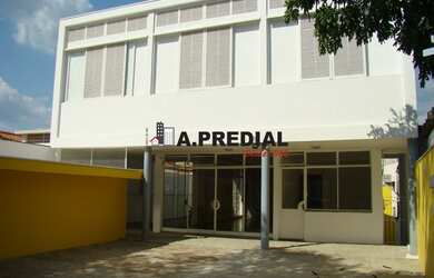 Imagem: A casa possui 3 Dormitórios, 4 Banheiros, 5 Vagas na garagem