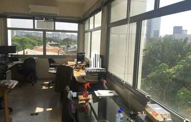 Imagem: O depósito possui 1 Vaga na garagem e 59m² de Área e está